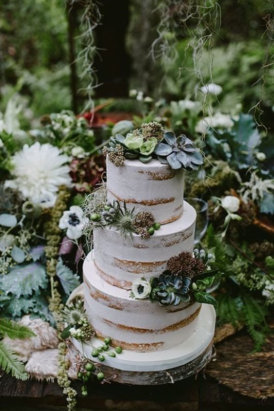Incredible cake just fantastic for that beautiful enchanted forest wedding/comments:gemjunkiejewels: 